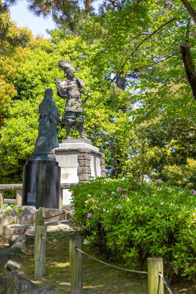 清須公園、信長と濃姫、４月春の花、愛知県清須市の観光・撮影スポットの名所