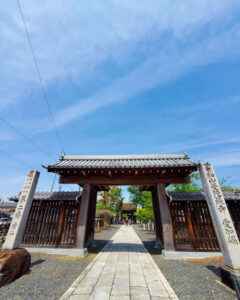 曼陀羅寺、5月の春の花、愛知県江南市の観光・撮影スポットの画像と写真