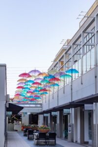 星ヶ丘テラス・アンブレラフラワー・５月の夏、名古屋市千種区の観光・撮影スポットの写真や画像