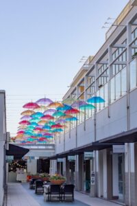 星ヶ丘テラス・アンブレラフラワー・５月の夏、名古屋市千種区の観光・撮影スポットの写真や画像