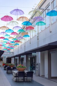 星ヶ丘テラス・アンブレラフラワー・５月の夏、名古屋市千種区の観光・撮影スポットの写真や画像