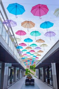 星ヶ丘テラス・アンブレラフラワー・５月の夏、名古屋市千種区の観光・撮影スポットの写真や画像