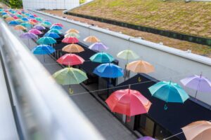 星ヶ丘テラス・アンブレラフラワー・５月の夏、名古屋市千種区の観光・撮影スポットの写真や画像