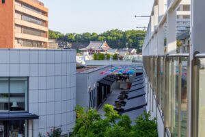 星ヶ丘テラス・アンブレラフラワー・５月の夏、名古屋市千種区の観光・撮影スポットの写真や画像