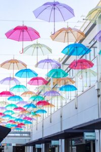 星ヶ丘テラス・アンブレラフラワー・５月の夏、名古屋市千種区の観光・撮影スポットの写真や画像