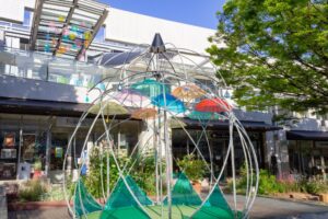 星ヶ丘テラス・フローティングバブル・５月の夏、名古屋市千種区の観光・撮影スポットの写真や画像