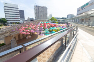 カリアンブレラ、カラフルな傘、5月夏、愛知県刈谷市の観光・撮影スポットの名所