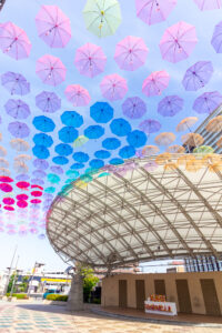 カリアンブレラ、カラフルな傘、5月夏、愛知県刈谷市の観光・撮影スポットの名所
