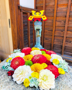御井神社、花手水舎、5月夏、岐阜県各務原市の観光・撮影スポットの名所