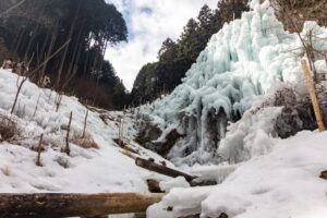 豊田市稲武　氷瀑　大井平公園　湧水広場　2月　愛知県豊田市の観光・撮影スポットの画像と写真
