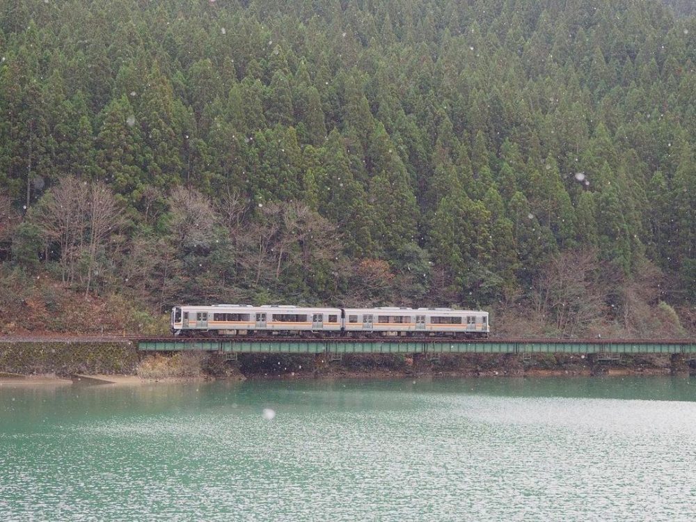 下原ダム見晴らし、鉄道、冬景色、12月冬、岐阜県下呂市の観光・撮影スポットの名所