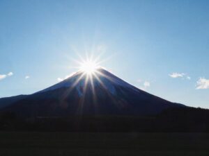 ダイヤモンド富士、富士山、3月春、山梨県南都留郡の観光・撮影スポットの名所