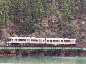 下原ダム見晴らし、鉄道、冬景色、12月冬、岐阜県下呂市の観光・撮影スポットの名所