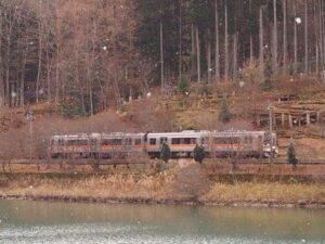 下原ダム見晴らし、鉄道、冬景色、12月冬、岐阜県下呂市の観光・撮影スポットの名所