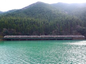 下原ダム見晴らし、鉄道、冬景色、12月冬、岐阜県下呂市の観光・撮影スポットの名所