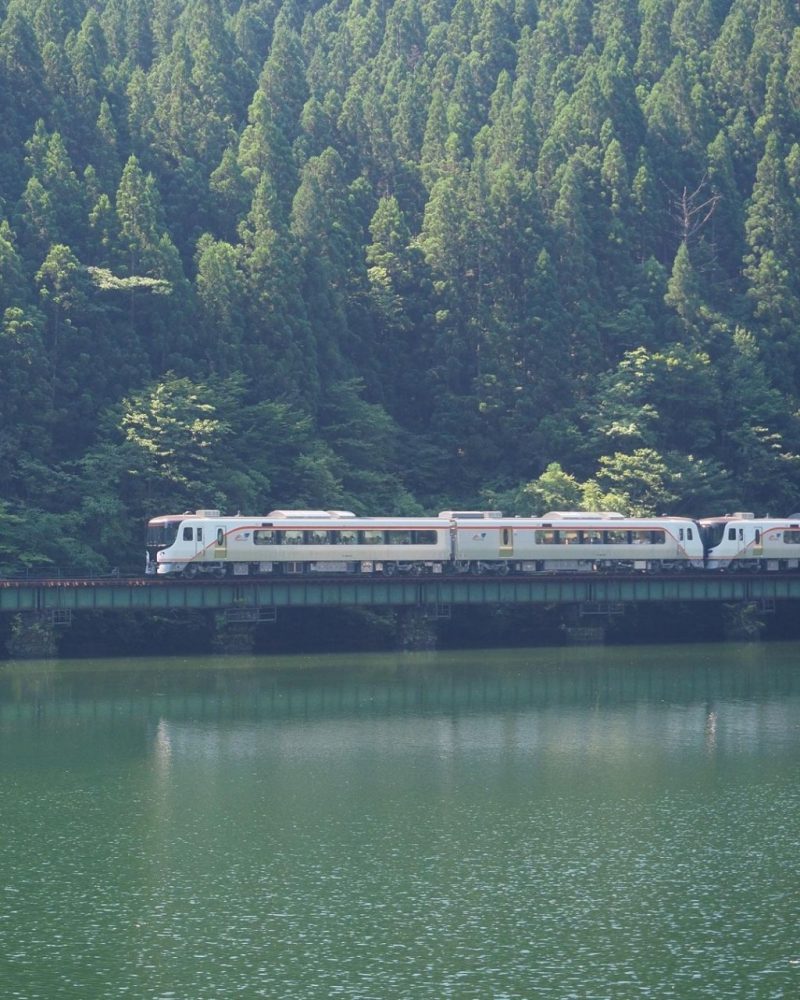 下原ダム見晴らし、鉄道、夏景色、水景色、7月夏、岐阜県下呂市の観光・撮影スポットの名所