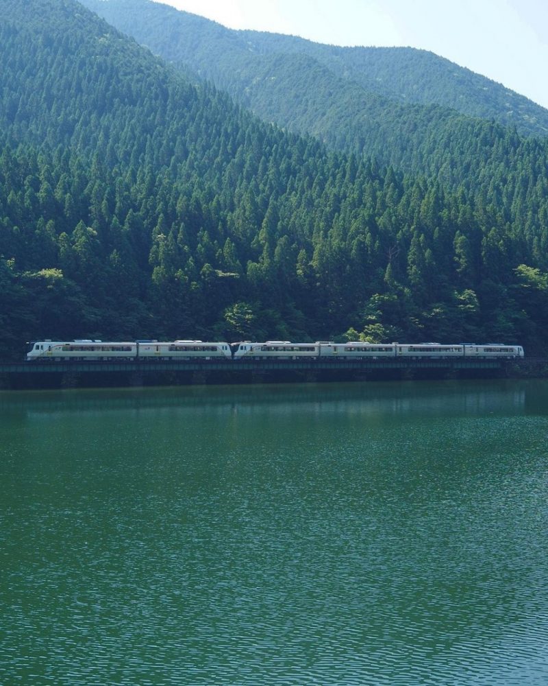 下原ダム見晴らし、鉄道、夏景色、水景色、7月夏、岐阜県下呂市の観光・撮影スポットの名所