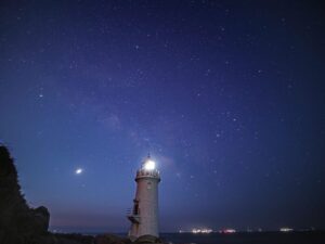 伊良湖岬灯台、星空、恋路ヶ浜、愛知県田原市の観光・撮影スポットの画像と写真