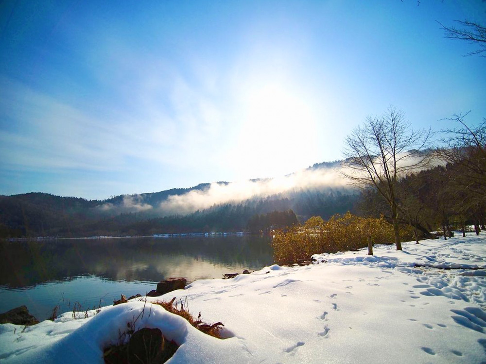 余呉湖 、冬景色、雪景色、1月冬、滋賀県長浜市の観光・撮影スポットの名所