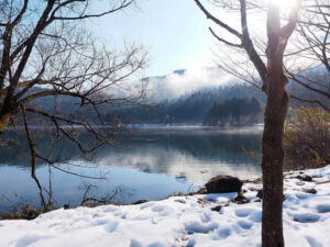 余呉湖 、冬景色、雪景色、1月冬、滋賀県長浜市の観光・撮影スポットの名所