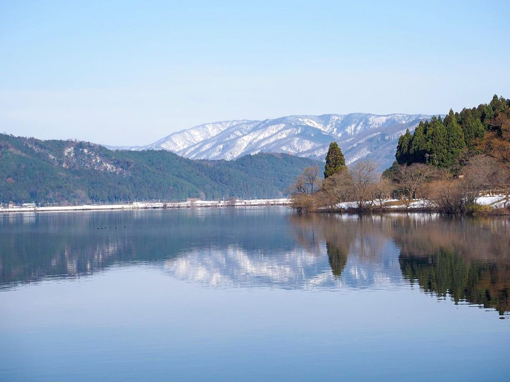 余呉湖 、冬景色、雪景色、1月冬、滋賀県長浜市の観光・撮影スポットの名所