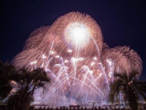 名港水上芸術花火、名古屋港ガーデンふ頭、8月夏、名古屋市港区の観光・撮影スポットの画像と写真