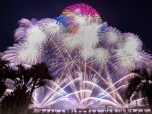 名港水上芸術花火、名古屋港ガーデンふ頭、8月夏、名古屋市港区の観光・撮影スポットの画像と写真