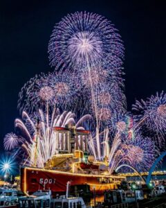名港水上芸術花火、名古屋港ガーデンふ頭、8月夏、名古屋市港区の観光・撮影スポットの画像と写真