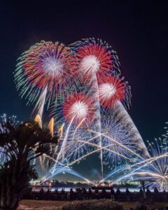 名港水上芸術花火、名古屋港ガーデンふ頭、8月夏、名古屋市港区の観光・撮影スポットの画像と写真