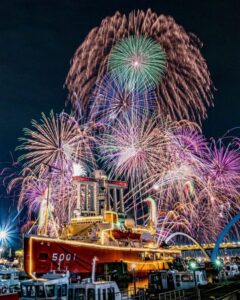名港水上芸術花火、名古屋港ガーデンふ頭、8月夏、名古屋市港区の観光・撮影スポットの画像と写真