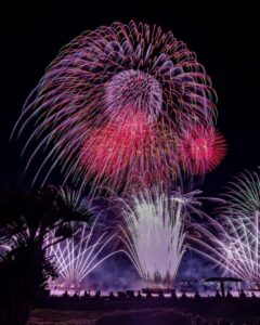 名港水上芸術花火、名古屋港ガーデンふ頭、8月夏、名古屋市港区の観光・撮影スポットの画像と写真