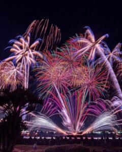 名港水上芸術花火、名古屋港ガーデンふ頭、8月夏、名古屋市港区の観光・撮影スポットの画像と写真