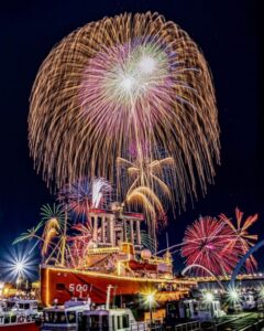名港水上芸術花火、名古屋港ガーデンふ頭、8月夏、名古屋市港区の観光・撮影スポットの画像と写真