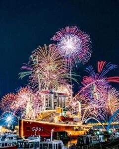 名港水上芸術花火、名古屋港ガーデンふ頭、8月夏、名古屋市港区の観光・撮影スポットの画像と写真