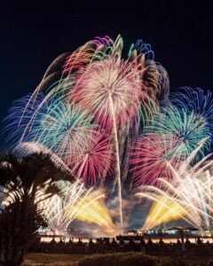 名港水上芸術花火、名古屋港ガーデンふ頭、8月夏、名古屋市港区の観光・撮影スポットの画像と写真