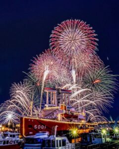名港水上芸術花火、名古屋港ガーデンふ頭、8月夏、名古屋市港区の観光・撮影スポットの画像と写真