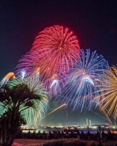 名港水上芸術花火、名古屋港ガーデンふ頭、8月夏、名古屋市港区の観光・撮影スポットの画像と写真