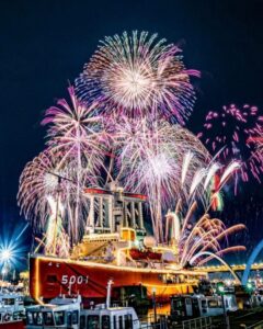 名港水上芸術花火、名古屋港ガーデンふ頭、8月夏、名古屋市港区の観光・撮影スポットの画像と写真