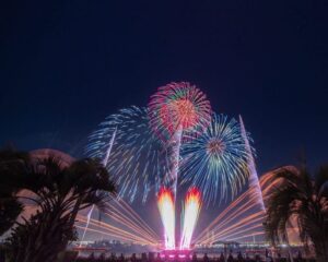 名港水上芸術花火、名古屋港ガーデンふ頭、8月夏、名古屋市港区の観光・撮影スポットの画像と写真