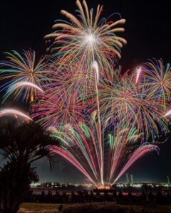 名港水上芸術花火、名古屋港ガーデンふ頭、8月夏、名古屋市港区の観光・撮影スポットの画像と写真