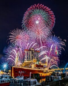 名港水上芸術花火、名古屋港ガーデンふ頭、8月夏、名古屋市港区の観光・撮影スポットの画像と写真