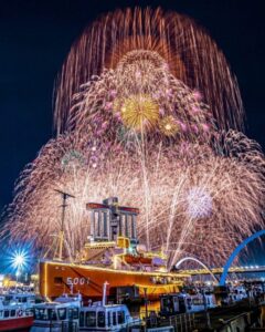 名港水上芸術花火、名古屋港ガーデンふ頭、8月夏、名古屋市港区の観光・撮影スポットの画像と写真