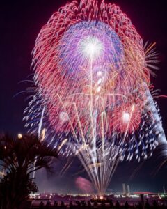名港水上芸術花火、名古屋港ガーデンふ頭、8月夏、名古屋市港区の観光・撮影スポットの画像と写真