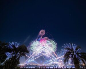 名港水上芸術花火、名古屋港ガーデンふ頭、8月夏、名古屋市港区の観光・撮影スポットの画像と写真
