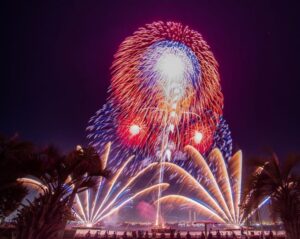名港水上芸術花火、名古屋港ガーデンふ頭、8月夏、名古屋市港区の観光・撮影スポットの画像と写真