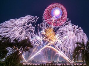 名港水上芸術花火、名古屋港ガーデンふ頭、8月夏、名古屋市港区の観光・撮影スポットの画像と写真