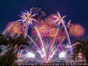 名港水上芸術花火、名古屋港ガーデンふ頭、8月夏、名古屋市港区の観光・撮影スポットの画像と写真