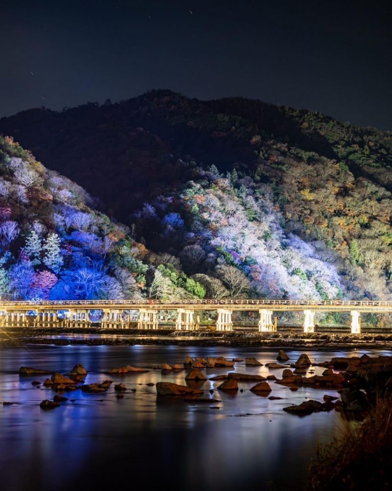 嵯峨嵐山 花灯路、渡月橋、ライトアップ、12月冬、京都府京都市の観光・撮影スポットの名所
