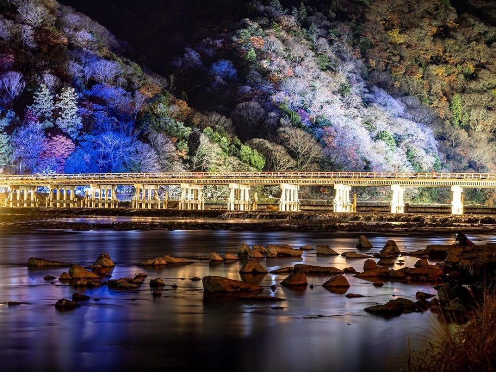 嵯峨嵐山 花灯路、渡月橋、ライトアップ、12月冬、京都府京都市の観光・撮影スポットの名所