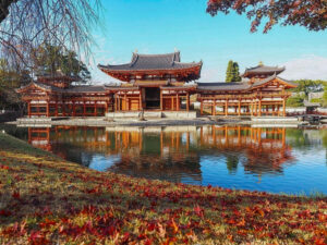 平等院鳳凰堂 、紅葉、11月秋、京都府宇治市の観光・撮影スポットの名所